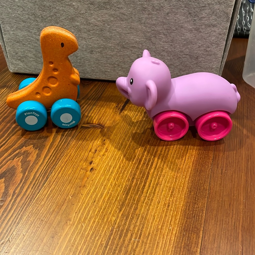 2 rolling toys